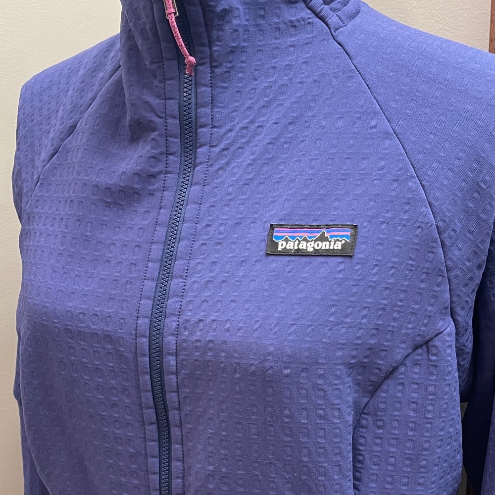 Patagonia Women's R2Tech Face Jacket - Picture 2 of 9